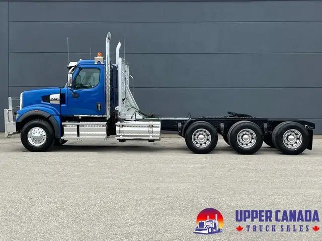 2024 Western Star 49X Tri-Drive in Heavy Trucks in Saskatoon - Image 3