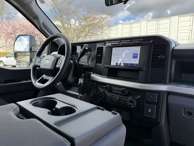 2024 Ford F-550 Crew Cab 4x4 Service Truck with Welder and Compr in Heavy Trucks in City of Montréal - Image 66