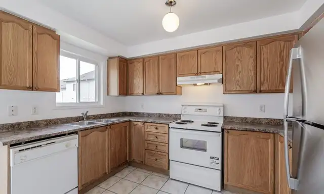 $1200 Bedroom for Rent! in Downtown Mississauga All inclusive in Room Rentals & Roommates in Mississauga / Peel Region - Image 3