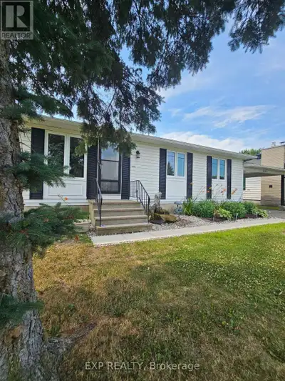 ** Pool Included ** Welcome to 441 Queen Street in the heart of Winchester. This bright and spacious...