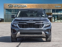 *Leather Seats, Remote Start, Heated Steering Wheel, Heated Seats, Apple CarPlay!* Surefooted handli... (image 1)