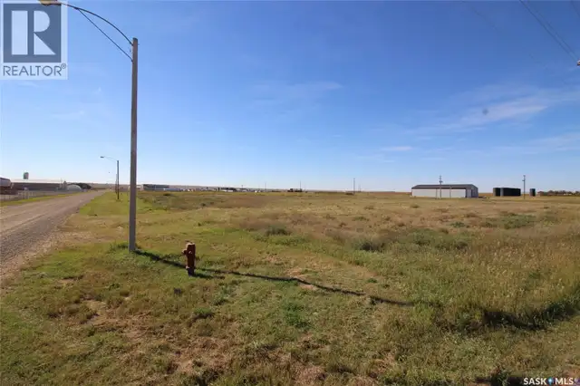 835-865-89 Hall STREET Shaunavon, Saskatchewan in Land for Sale in Swift Current - Image 2
