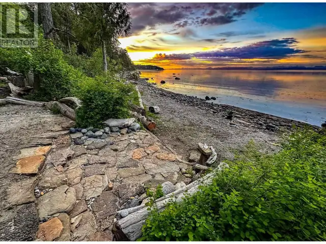 1901 EAST ROAD Other Islands, British Columbia in Houses for Sale in Comox / Courtenay / Cumberland - Image 31