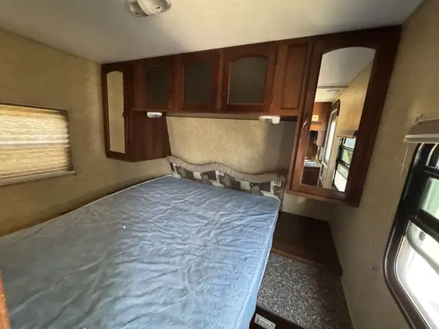 2013 ,Forest River,Lacrosse 318BHS in Travel Trailers & Campers in Kamloops - Image 16