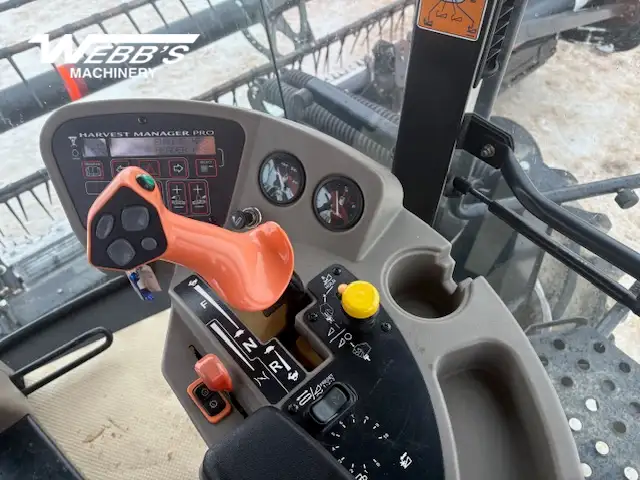 2010 Macdon M150 WINDROWER - SWATHER in Farming Equipment in Saskatoon - Image 11