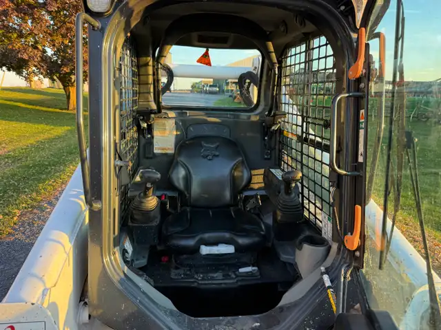 2019 BOBCAT T740 Tracked Skid Steer , Low Hours ! in Heavy Equipment in Ottawa - Image 12