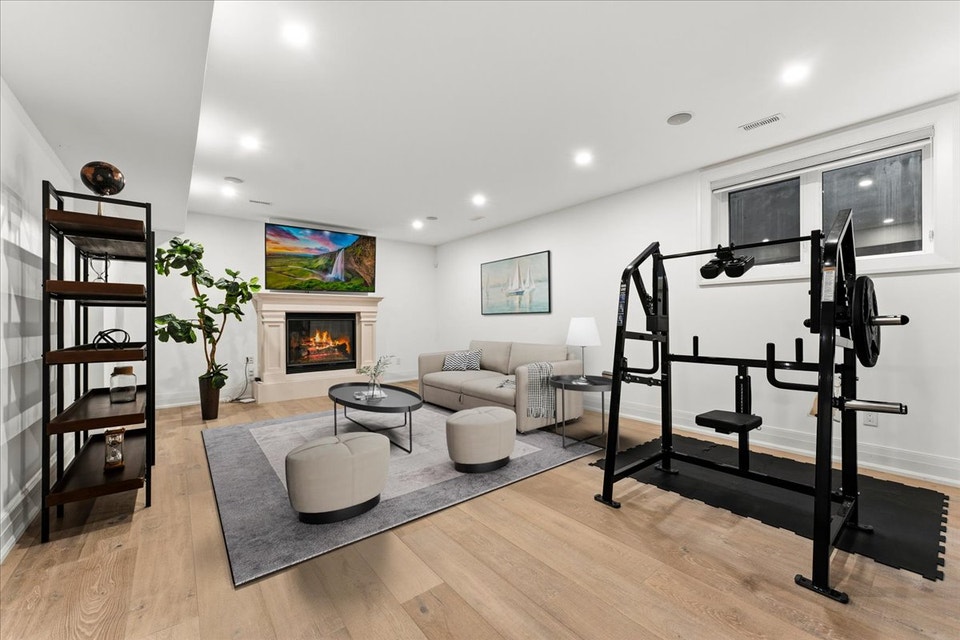 Oakville Luxury Custom Home | Dramatic Architecture | 4+2BR 5 WR, photo 10 of 10