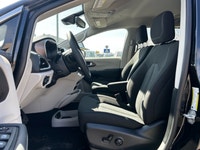 2024 CHRYSLER GRAND CARAVAN (image 5)