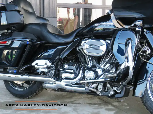 2015 Harley-Davidson FLTRUSE - CVO Road Glide Ultra in Sport Touring in Cambridge - Image 7