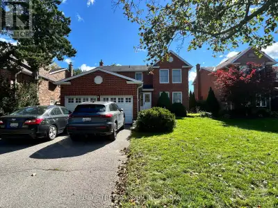 A bright 2-bedroom upper unit for rent in the heart of historic Markham Village. Two spacious bedroo...