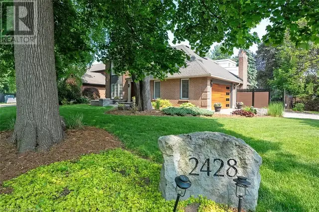 2428 LAKESHORE Road Burlington, Ontario62863782939906121