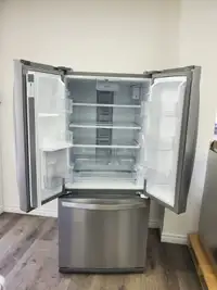 Whirlpool fridge stainless ice water 30 WRF560SEHZ, Scratch Dent