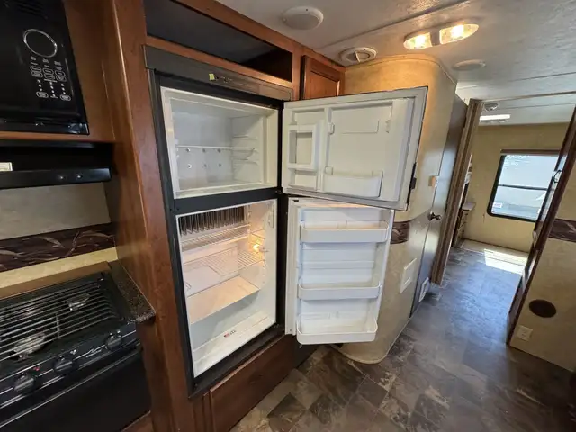 2013 ,Forest River,Lacrosse 318BHS in Travel Trailers & Campers in Kamloops - Image 15