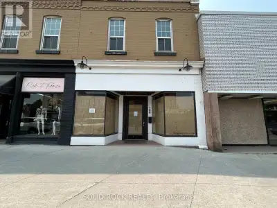 Strategically located on Renfrew's main commercial corridor, 188 Raglan Street South offers excellen...