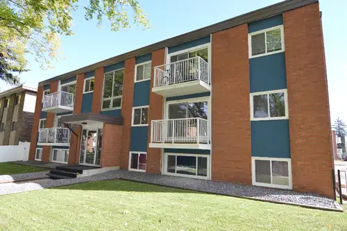 Richland Apartments will have a newly renovated 1 bedroom available. Very quiet location with fast a...