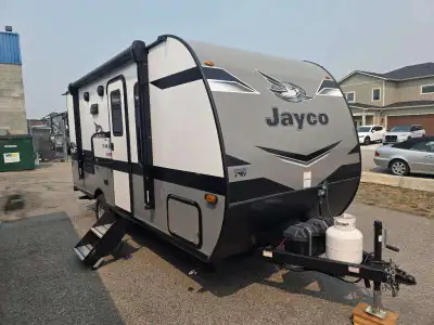 Jayco Jay Flight SLX travel trailer 183RB highlights: RV Queen Bed Rear Bathroom Single Slide Bedroo...