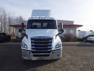Welcome to Andy's Truck Sales. 2020 FREIGHTLINER T11664ST EVOLUTION DAY CAB #3474 ; 437,915 KM ; 11,...