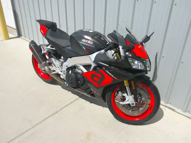 2018 Aprilia RSV4RR Biweekly $115 OAC in Sport Bikes in Edmonton - Image 3