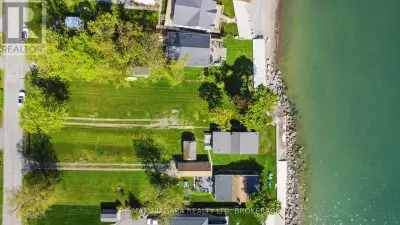 Enjoy breathtaking views from this 3 Bedroom Direct Waterfront Bungalow Style Cottage privately situ...