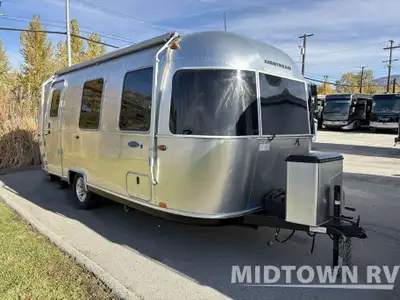 The 2018 Airstream Sport 22FB combines iconic design with practical comfort in a lightweight, easy-t...
