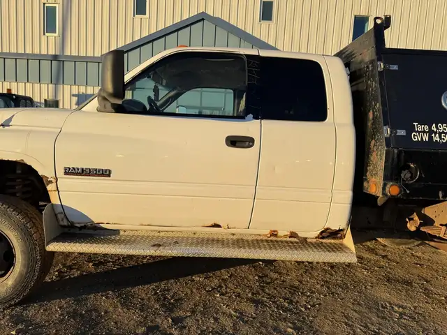 2001 DODGE RAM 3500 in Heavy Trucks in Saskatoon - Image 37
