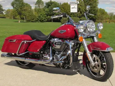 Cruise, ABS, 107 Motor - ONLY 16,300 KM This Sharp 2021 Road King 107 has ONLY 16,300 KM and lots of...