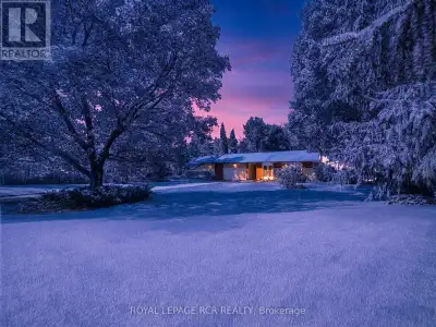 Welcome to 2534 Sunnidale Road in beautiful Utopia/Springwater where modern updates meet relaxed liv...