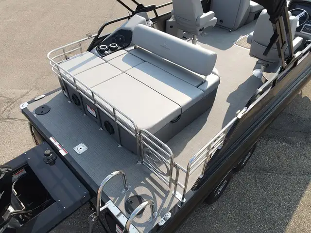 2024 Regency 230 LE3 Sport With 250L Tritoon Pontoon Boat in Powerboats & Motorboats in Vernon - Image 7
