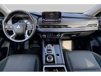 2024 Mitsubishi Outlander SE 4WD A top-performing 7-passenger SUV with AWD capability, Apple CarPlay... (image 3)