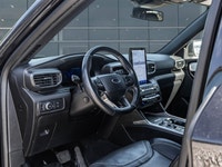 *Navigation, Leather Seats, Cooled Seats, Power Tailgate, 360 Camera!* The Ford Explorer is primed f... (image 6)