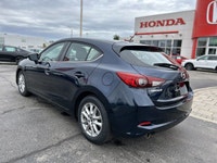 Perfect for dynamic urban adventures and efficient commutes, this 2018 Mazda3 Sport GS Hatchback in... (image 6)
