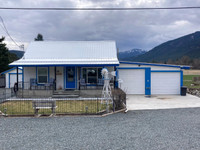 324 HARTLAND AVENUE Midway, British Columbia