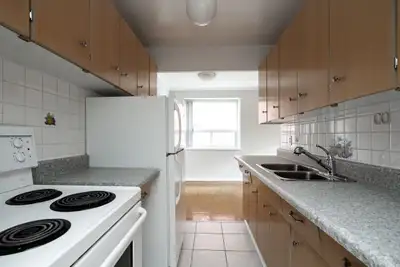 renovated two bedroom, eglinton and mount pleasant - ID 2988