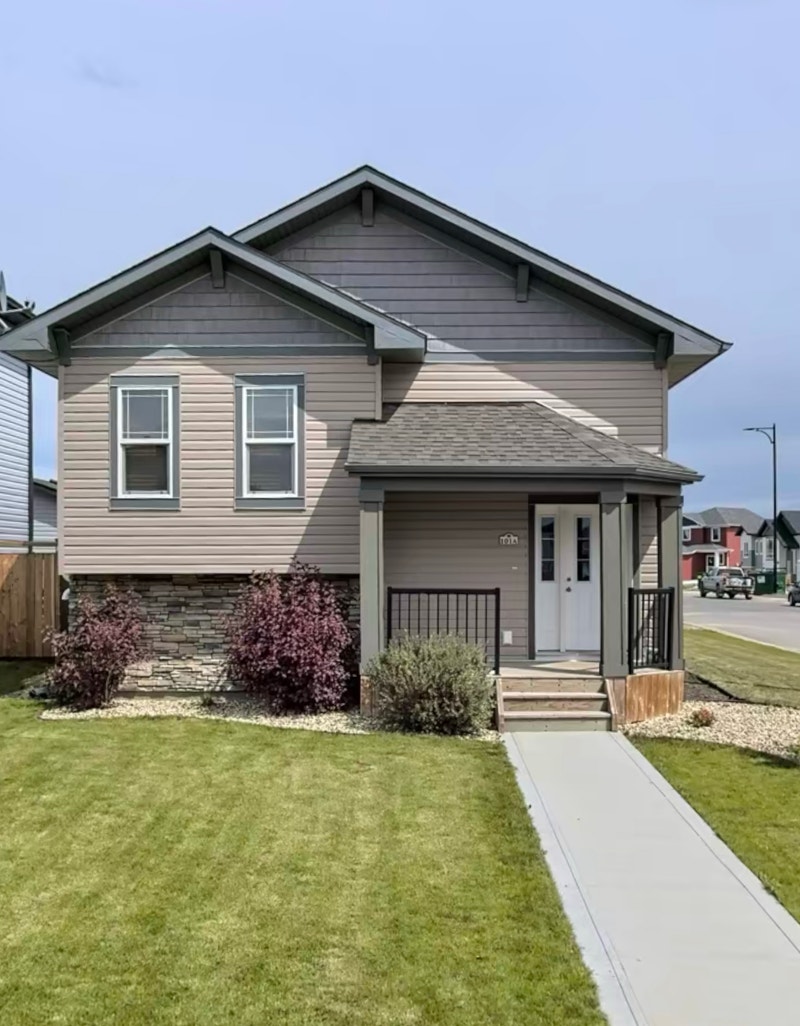 Charming 2 Bedroom Lower Suite in Sylvan Lake Long Term Rentals Red