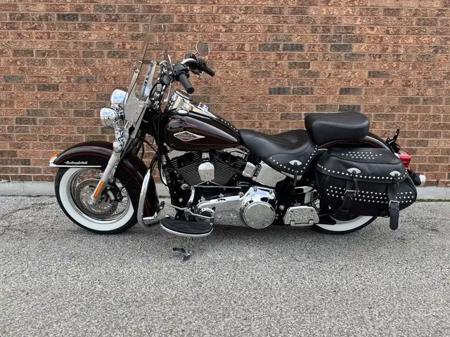 2011 Harley-Davidson Heritage Softail Classic **CANADIAN BIKE**  in Street, Cruisers & Choppers in Markham / York Region - Image 3