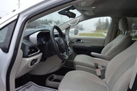 Price reduced to $18,950! Clean Carfax, Plug in hybrid, Well maintain, 7 passengers seating, navigat... (image 7)