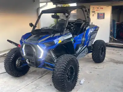 APPLY NOW: https://www.ridecollective.ca/get-pre-approved The 2021 POLARIS RZR XP 1000 is a high-per...