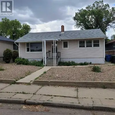Good location for this 4 bdm, 2 bth 947' Bungalow in sought after Kensington area of the SW Hill on...