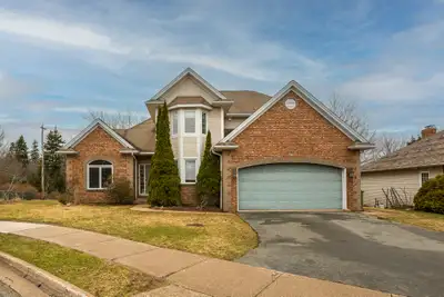 ARI Properties is proud to welcome you to Stockleigh Place in Halifax! A beautifully updated and spa...