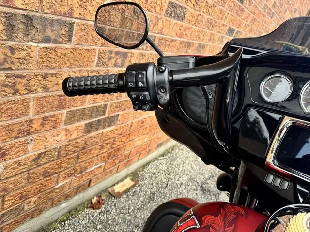 2019 Harley-Davidson Street Glide Special **CUSTOM PAINT** **CAN in Sport Touring in Markham / York Region - Image 32