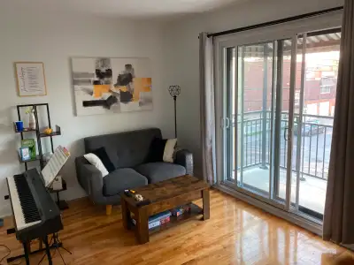 4 1/2 haut triplex, 2 chambres fermées Ahuntsic air Climatisé