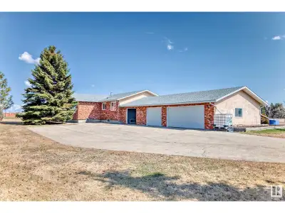 Looking for HAPPINESS? 19.5 acres of prime country living and future developable land in the Edmonto...