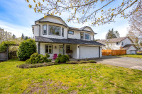 Family Home in Great Comox Location!