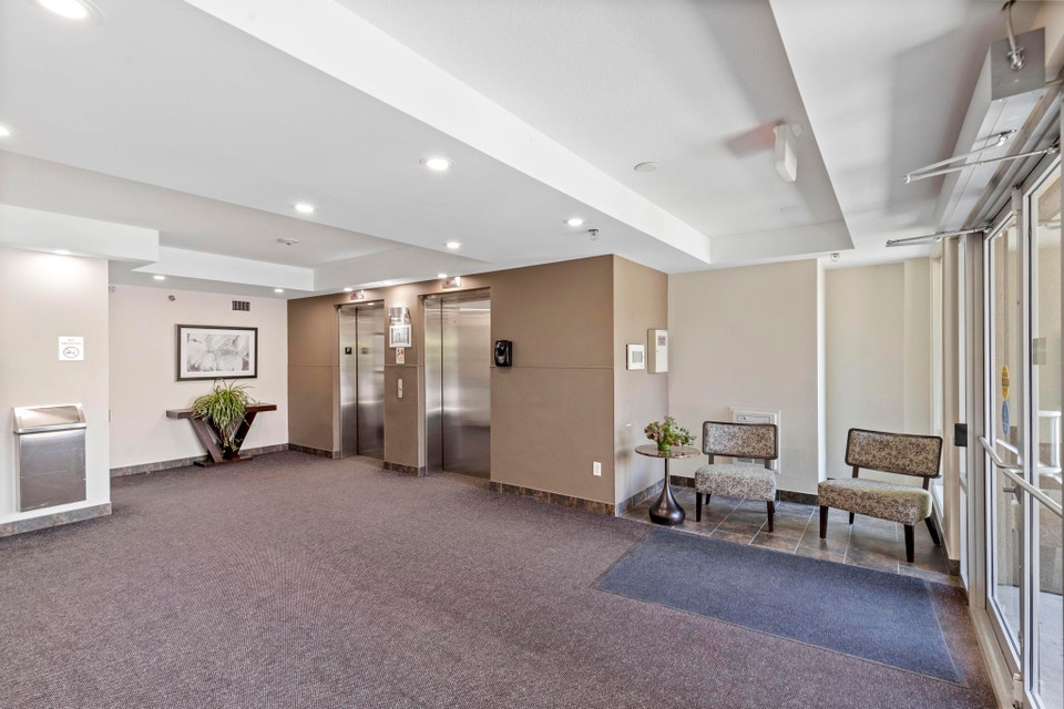 Lake Country Lofts Apartments - 2-bedroom 2-Bathroom Apartment f 3