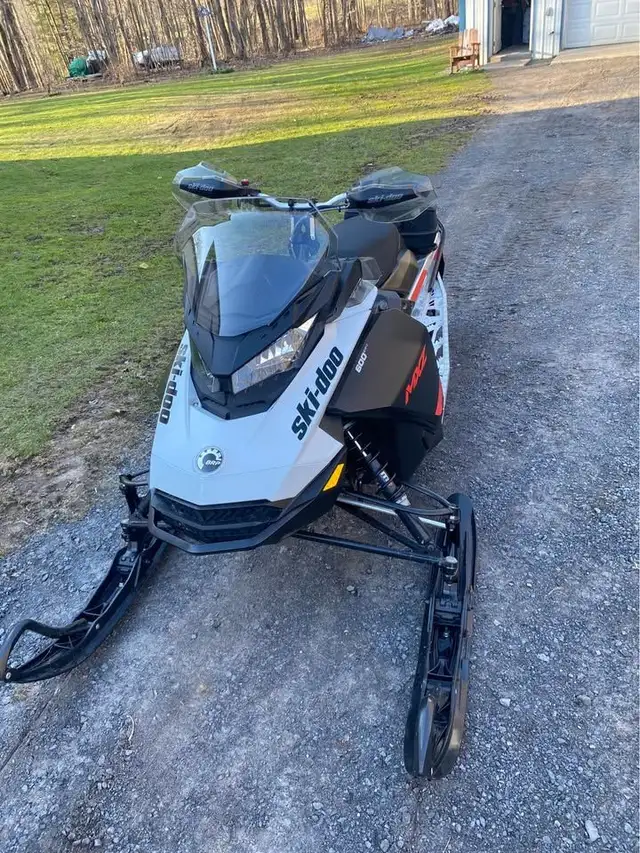 2022 SKI-DOO MXZ 600 EFI 129 - $110 BI-WEEKLY! in Snowmobiles in Edmonton - Image 5