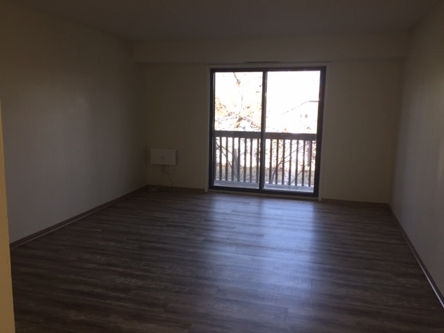 Regal Manor 2-Bedroom Suite Available! 5