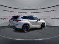 This Toyota Highlander has a dependable Turbo 4 Cyl 2.4 L engine powering this Automatic transmissio... (image 7)