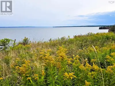 This waterfront lot on the shore of the Bay of Fundy is a must see if you are looking for space, pri...