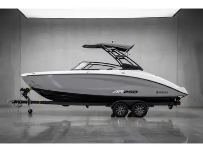 US-YAMC0280B626 Faites vivre ? votre famille l’adrénaline des sports de sillage avec l’AR250 de Yama...