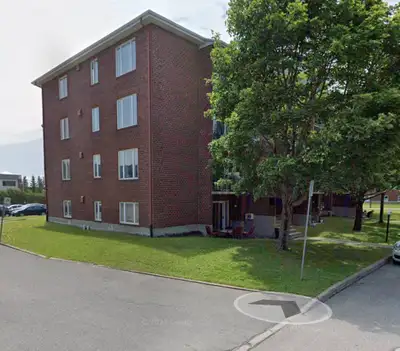 Beau grand 4 1/2, rez de chaussé Lebourgneuf Août